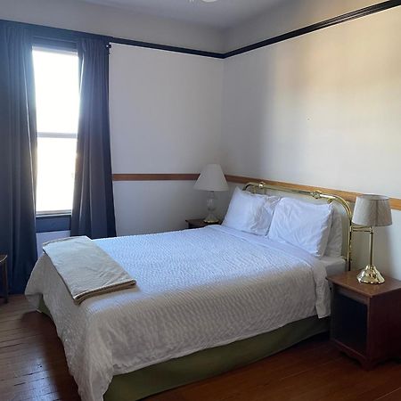 Royal Hotel צ'יליוואק מראה חיצוני תמונה
