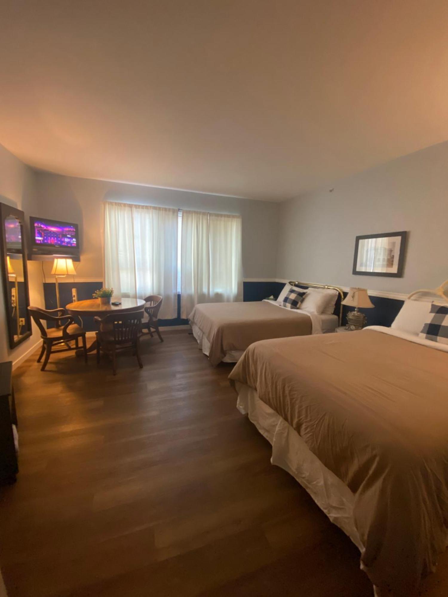 Royal Hotel צ'יליוואק מראה חיצוני תמונה