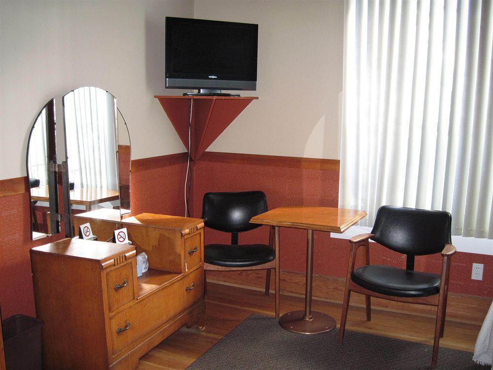 Royal Hotel צ'יליוואק מראה חיצוני תמונה
