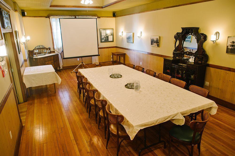 Royal Hotel צ'יליוואק מראה חיצוני תמונה