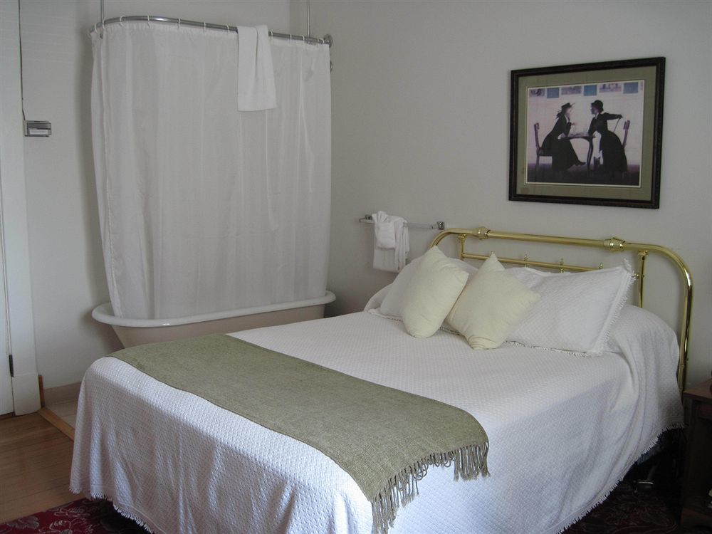 Royal Hotel צ'יליוואק מראה חיצוני תמונה