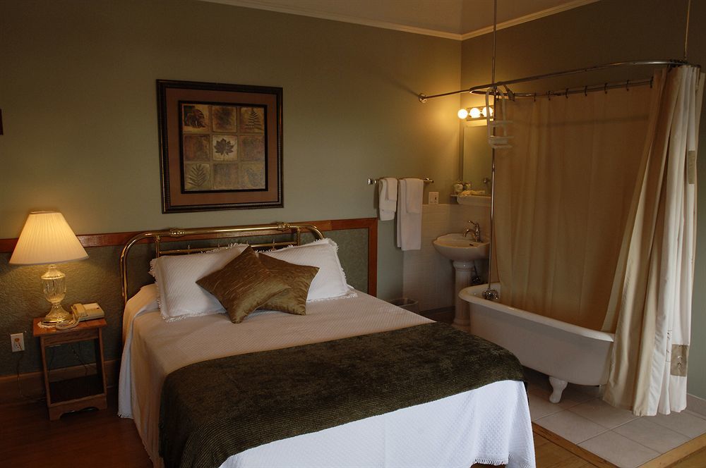 Royal Hotel צ'יליוואק מראה חיצוני תמונה