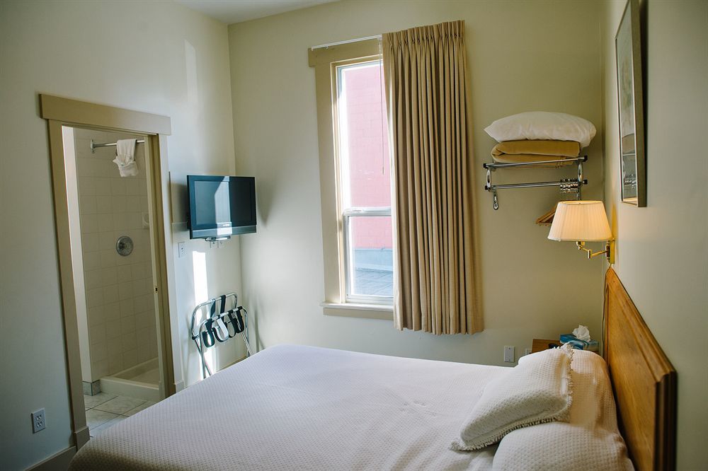 Royal Hotel צ'יליוואק מראה חיצוני תמונה