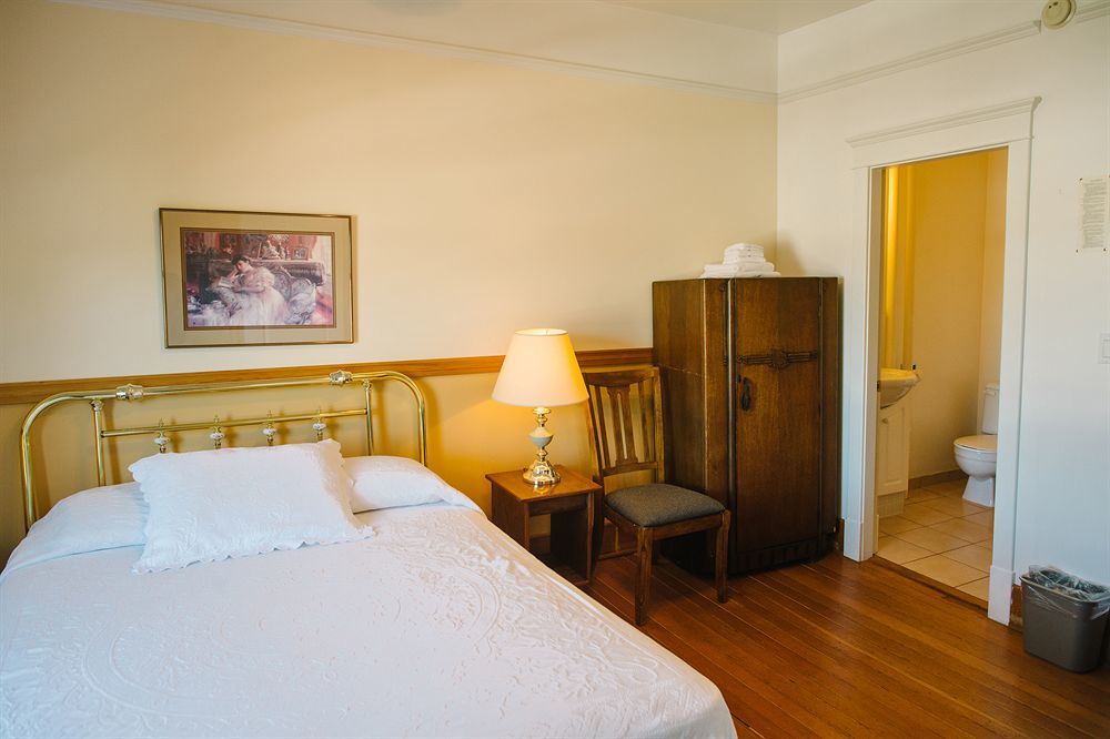 Royal Hotel צ'יליוואק מראה חיצוני תמונה
