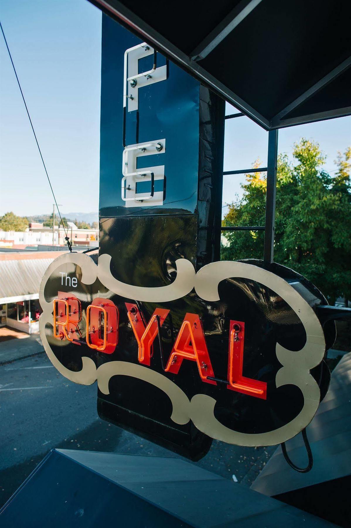 Royal Hotel צ'יליוואק מראה חיצוני תמונה