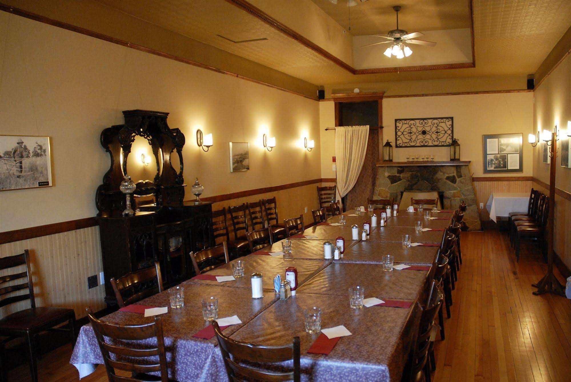 Royal Hotel צ'יליוואק מראה חיצוני תמונה