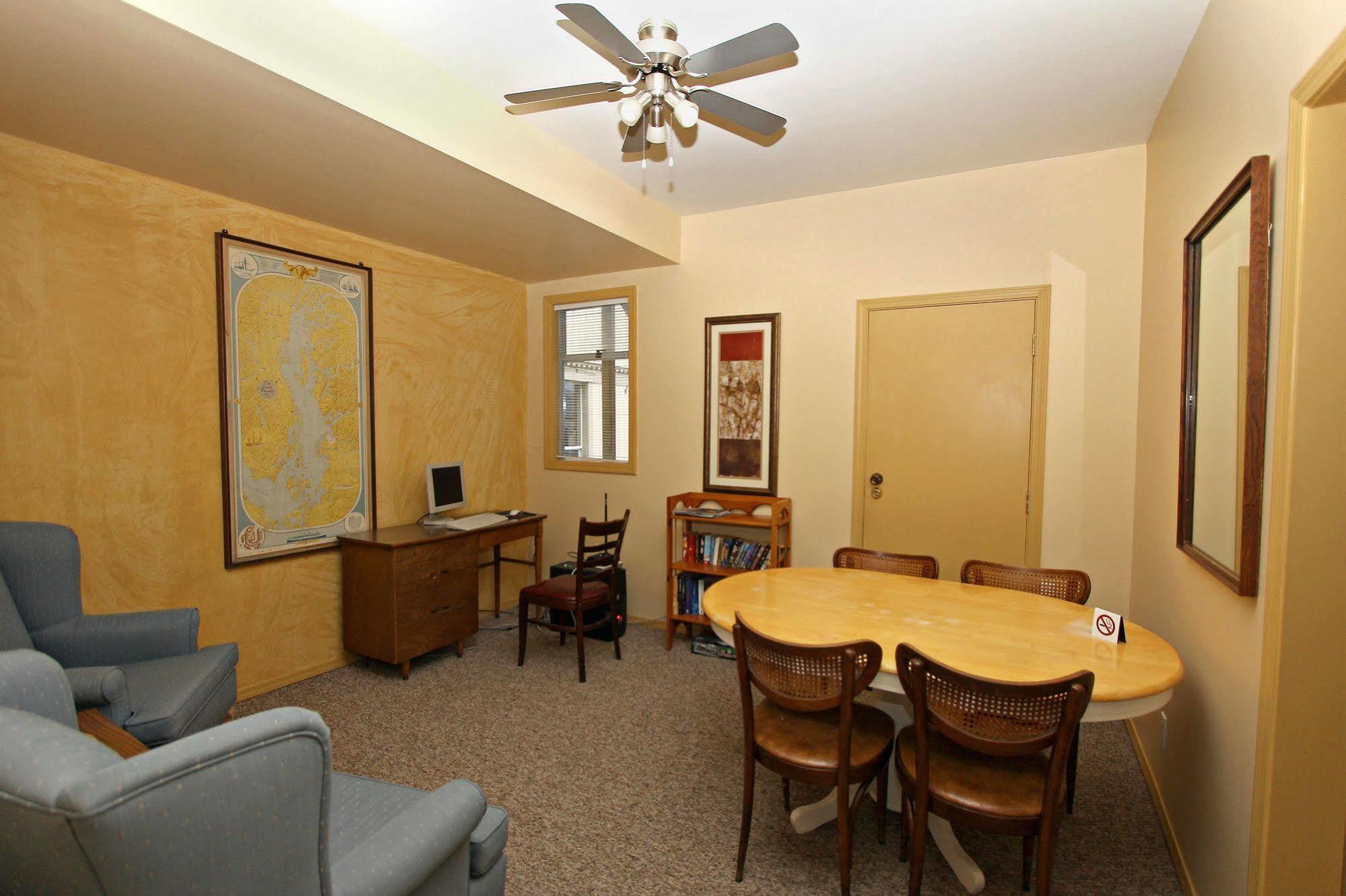 Royal Hotel צ'יליוואק מראה חיצוני תמונה